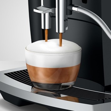 Machine à café E6 Piano Black (EC) 15437 JURA (4 x 250g de café offerts)