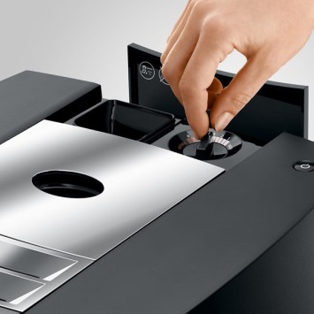 J8 Piano Black 15457 Macchina da caffè - Giura + 2 kg di caffè Offerto