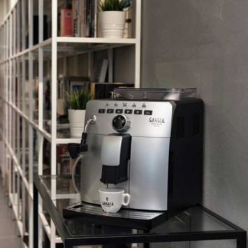 Machine à café automatique NAVIGLIO DELUXE GAGGIA HD8749/11 (4 x 250g de café offerts)