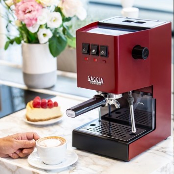 Espresso Classic E24 Cherry Red Gagia Ri9481/12 + 1 kg di caffè Moulu
