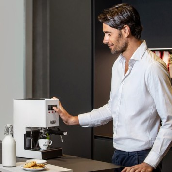 Espresso Classic E24 Polar White RI9481/13 + 1 kg di caffè Moulu Offerto Macchina da caffè Offerta